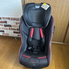 ベビー用品　Combi   チャイルドシート　　