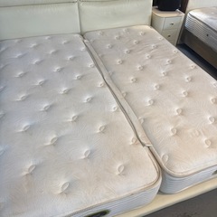 キングベッド　マット付きの画像