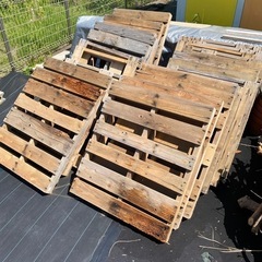 廃材、アルミサッシ、サイディング、木材などの画像