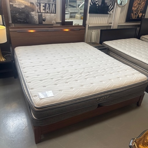 キングベッドセット　マットレス付き