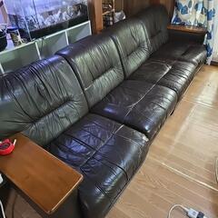 4人がけソファー  かなり傷んでます！
