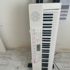 カシオ　電子キーボード　薄ピンク　軽量