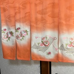 着物リメイク暖簾、オレンジ、花柄、横ー93–丈ー78!
の画像