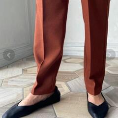 エステルツイルセンタープレステーパードパンツの画像
