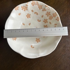 桜模様 波形鉢 2色セット各2枚の４枚　　小皿１枚の画像