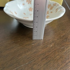 桜模様 波形鉢 2色セット各2枚の４枚　　小皿１枚の画像