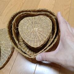 【無料】ハート型の編みカゴ　入れ子式の画像