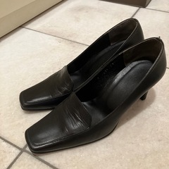 黒パンプス