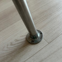【7/末まで】【未使用】ステンレスパイプ(パイプ受け付き)🪛DIYにいかがでしょう？の画像