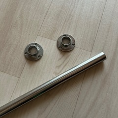 【7/末まで】【未使用】ステンレスパイプ(パイプ受け付き)🪛DIYにいかがでしょう？の画像