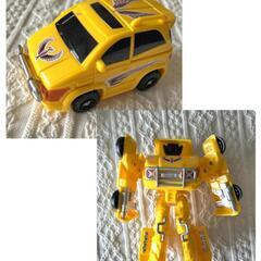 車からロボットに変身するおもちゃ