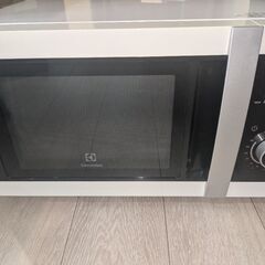 エレクトロラックス 電子レンジ 50Hz 2015年製 EMM2...