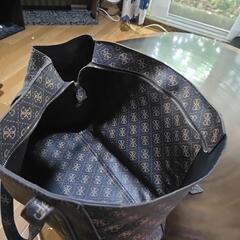 GUESS 総柄バッグ  キーホルダー付きの画像