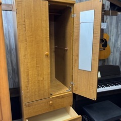 木製クローゼット　スリムな作り　柔らかな印象の画像