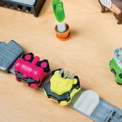 仮面ライダーのおもちゃ用フック 8個 収納 - ABS素材の画像