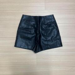 レザーショートパンツ 黒 ハイウエストの画像