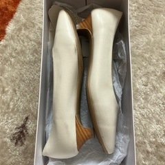 22.5cm ホワイト パンプスの画像