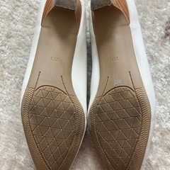 22.5cm ホワイト パンプスの画像