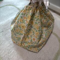 リバティー柄 ポーチの画像