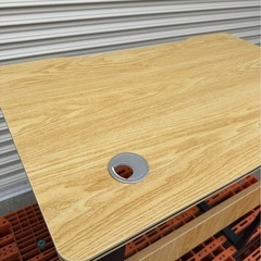 作業テーブル　机　デスク　パソコンデスクの画像