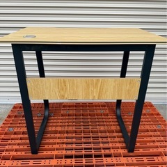 作業テーブル　机　デスク　パソコンデスクの画像