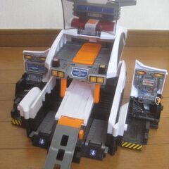 トミカ ワールド ビッグに変形！ デカパトロールカーの画像