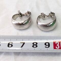 ☆アクセサリー　イヤリング　シルバー系　中古品　2,500円　の画像