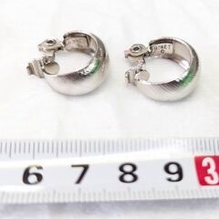☆アクセサリー　イヤリング　シルバー系　中古品　2,500円　