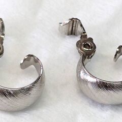 ☆アクセサリー　イヤリング　シルバー系　中古品　2,500円　の画像