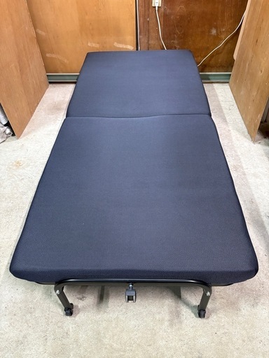 シングルサイズ 折り畳み ベット 紺色 美品