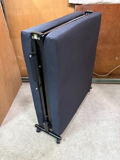 シングルサイズ 折り畳み ベット 紺色 美品