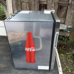 ジャンク扱いコカ・コーラ冷蔵庫の画像