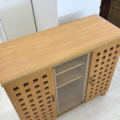 北海道 千歳市/恵庭市 近郊配送可能 キャビネット キッチン収納家具 食器棚 格子 店頭でのお受渡し大歓迎の画像