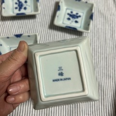 三峰陶器 青い模様の丸皿 4枚セットの画像