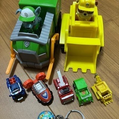 パウパトロールベーシックビークル（ラブルとロッキーのフィギュア付...