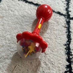 泣く子もケロリ！魔法のラトル
