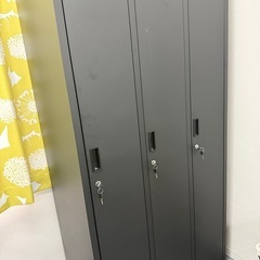 『SALE中』3人用ロッカー鍵付き　黒　引き取り限定の画像