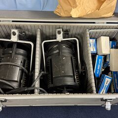 古い照明機材　LT650 2灯の画像