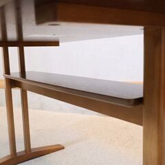 karimoku60(カリモク60+) カフェテーブル1200/ホワイトです。ソファに