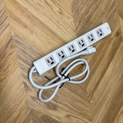 抜け止め防止電源OAタップ　マグネット付きの画像