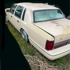95リンカーンタウンカー　カルティエ　不動車　部品取りの画像