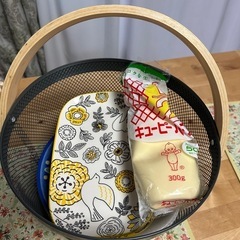 お取引き中！グレーのカゴとお皿の画像