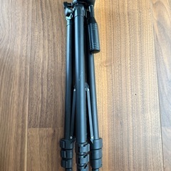 黒の4段階伸縮三脚 水準器付き