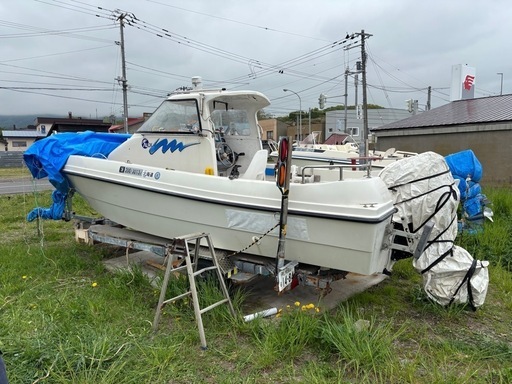 アレックス　センターキャビン２０フィート
レジャーボート船