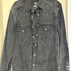 ZARA ダークグレー ダメージデニムシャツの画像