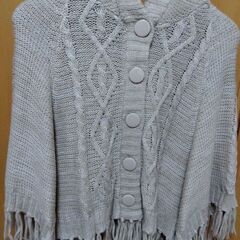 ニットのポンチョの画像