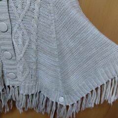 ニットのポンチョの画像
