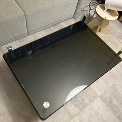 早い者勝ち！元値15000くらいした強化ガラステーブルの画像