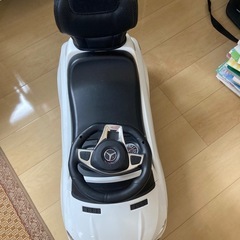 乗れる車などのおもちゃ