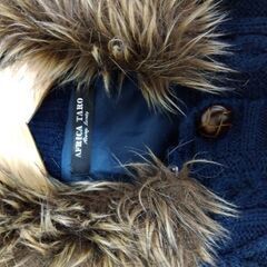 紺色ニットのポンチョの画像